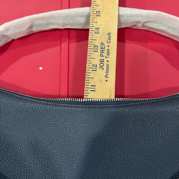 Navy blue NWT MICHAEL KORS PURSE🎁🎁🎁🎁medium to large size, super roomy and cute. - Picture 6 of 9